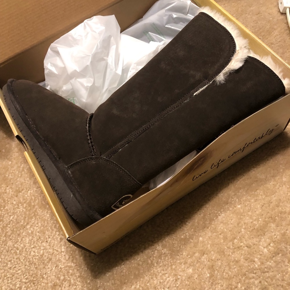 Brand new women’s bearpaw boots !